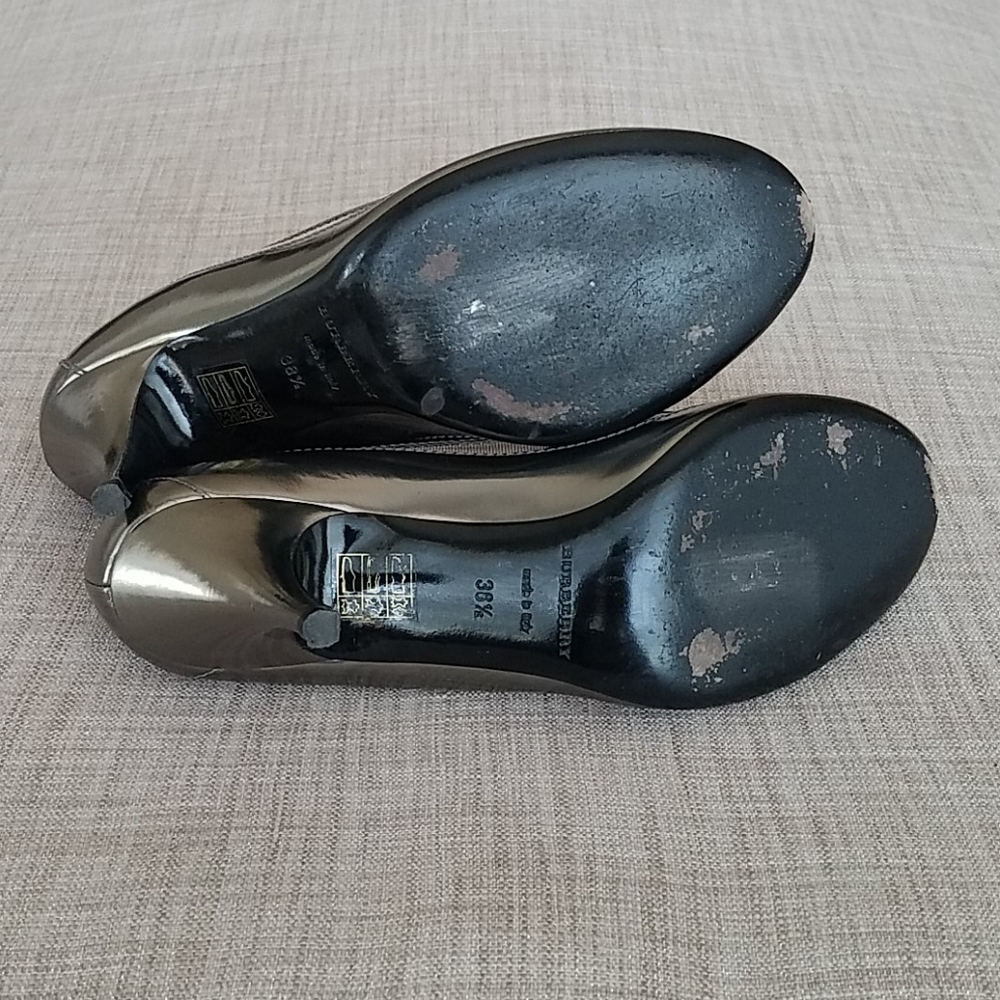 Burberry Made in Italy Iconic Print Pumps - Picture 9 of 11
